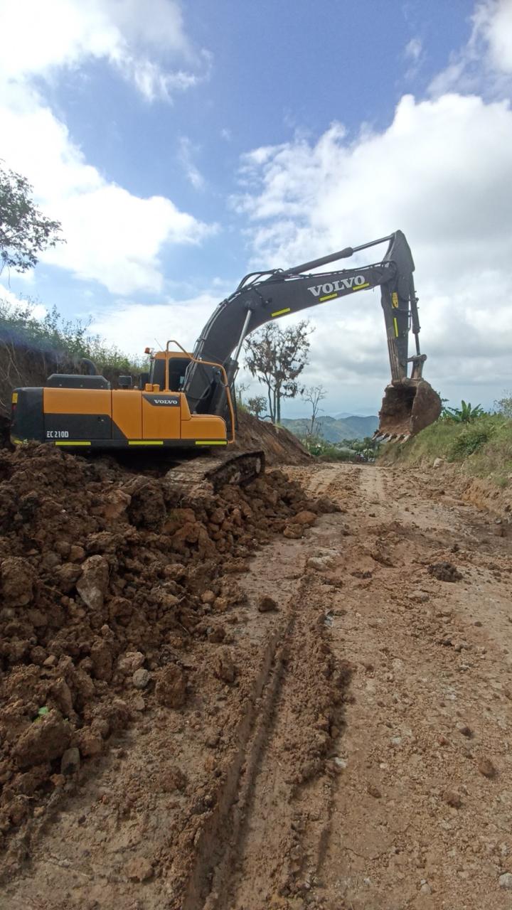 Excavadora Develon — movimiento de tierra RD