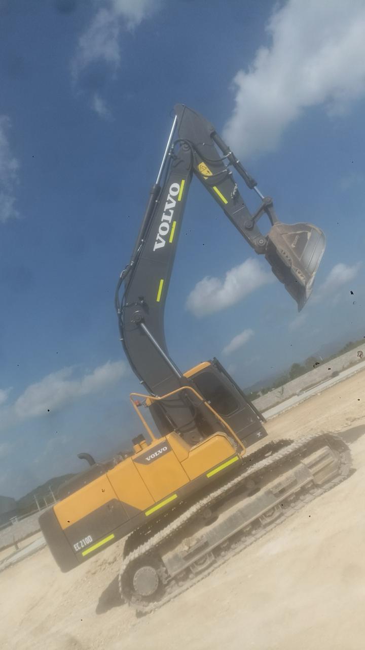 Dos excavadoras Develon — proyecto demolición Santo Domingo